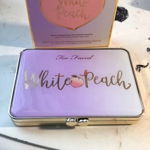 Too faced white peach pallet